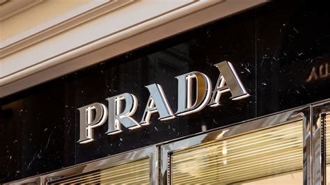 Prada: storia e curiosità del lusso made in Italy 